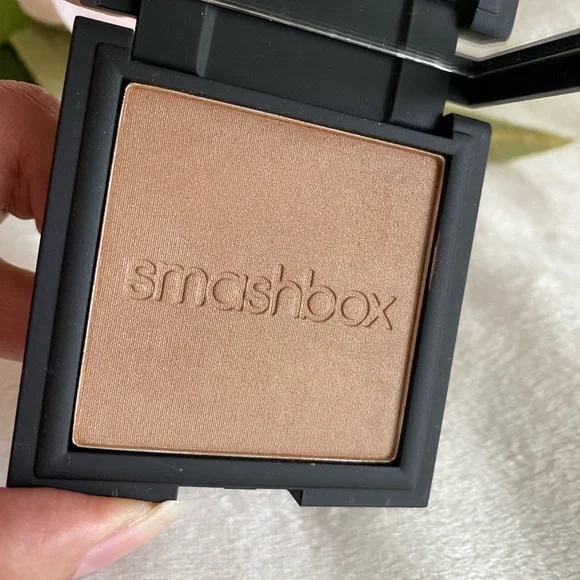 Smashbox HINT OF BRONZE POWDER 0.29 oz/ 8.5g - Picture 3 of 6